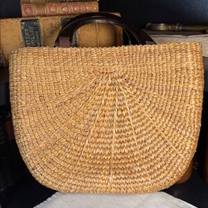 Elegant Tan Woven Handbag